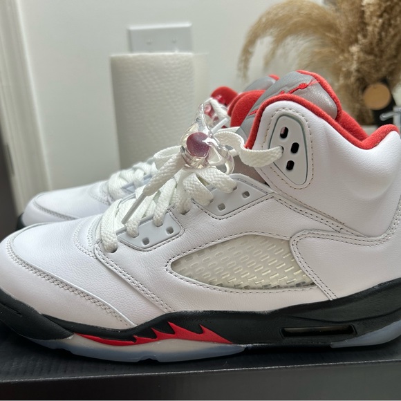 Air Jordan Retro 5 - Picture 3 of 3